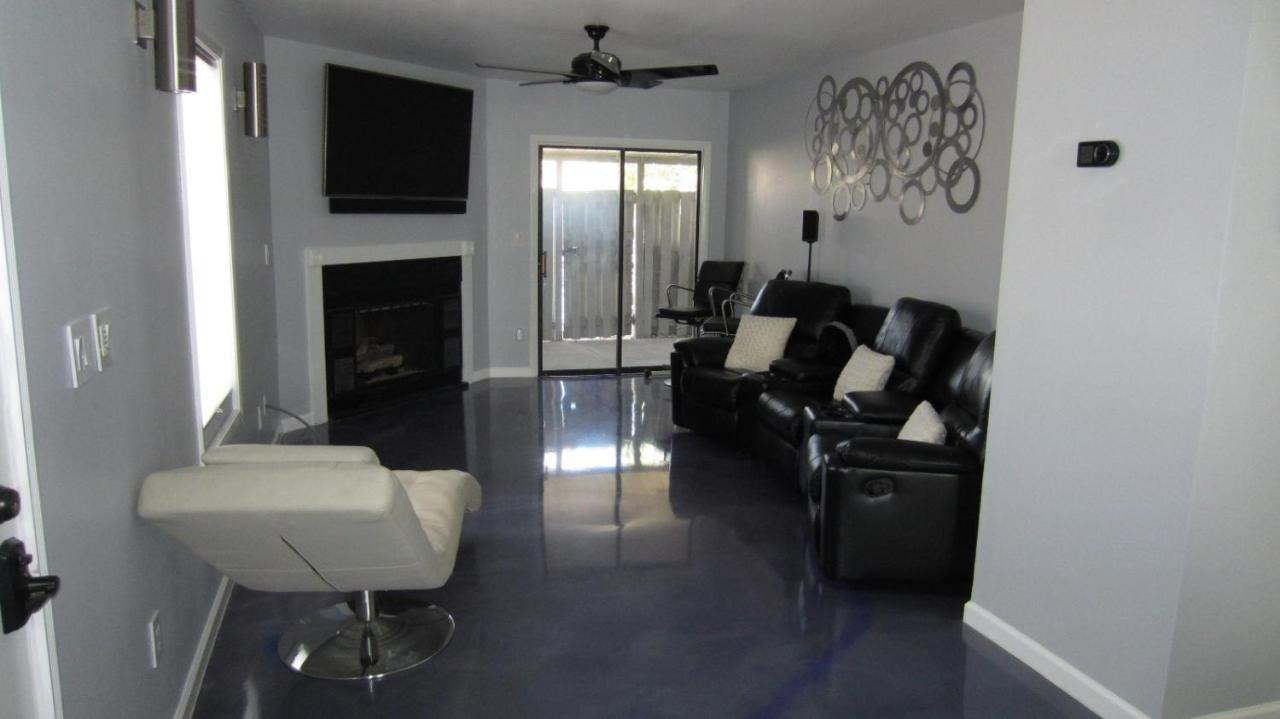 Modern/Retro Condo Highpoint Εξωτερικό φωτογραφία